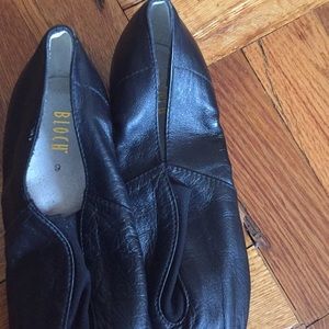 Leather soft dance shoes